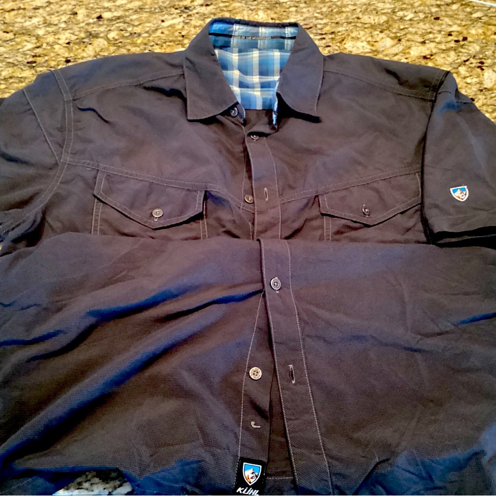 Kuhl Men’s short sleeve button down shirt. Size Large. Charcoal/dark gray
